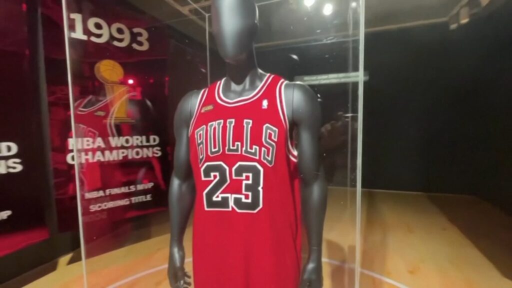 12233023_091522-wls-michael-jordan-jersey-sold-6p-vo-vid